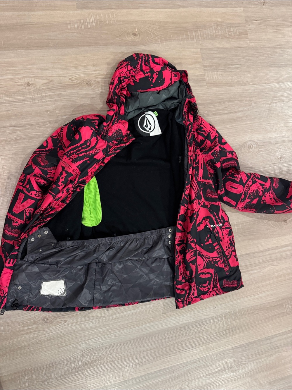 Volcom Volume Insulated Jacket - Picture 7 of 13